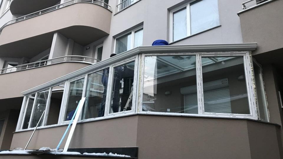 Монтаж на покривни стъкла