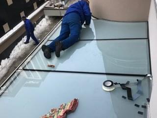 Монтаж на покривни стъкла