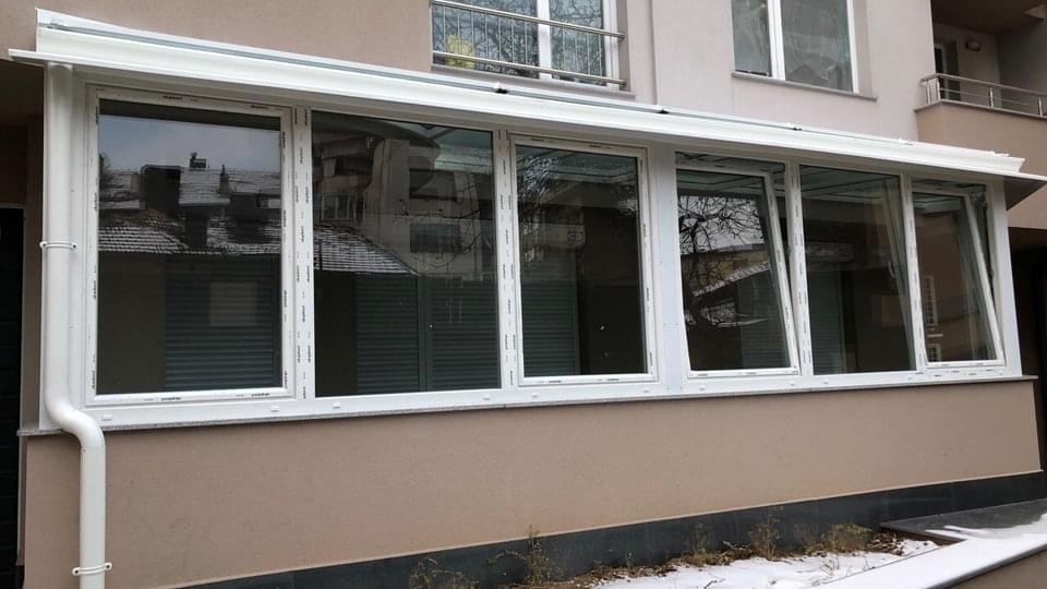 Външен изглед на зимна градина