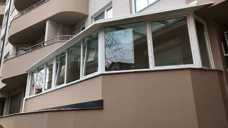 Външен изглед на зимна градина