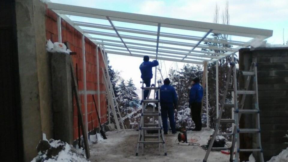Стоманена конструкция, стъкло и ПВЦ дограма