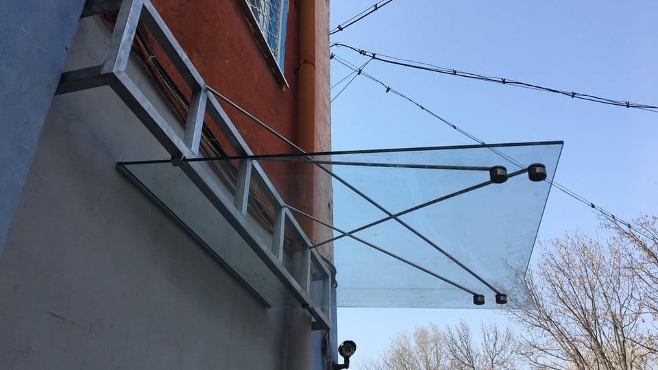 Изглед на козирка отдолу